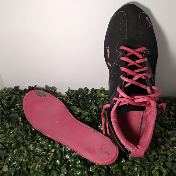 Puma Black Women's Athletic Sneakers with Pink Accents - Picture 2 of 8